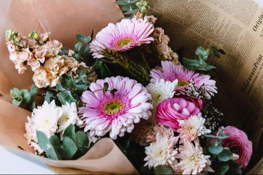 🌸 Petals & Pinot — Hens Floral Workshop